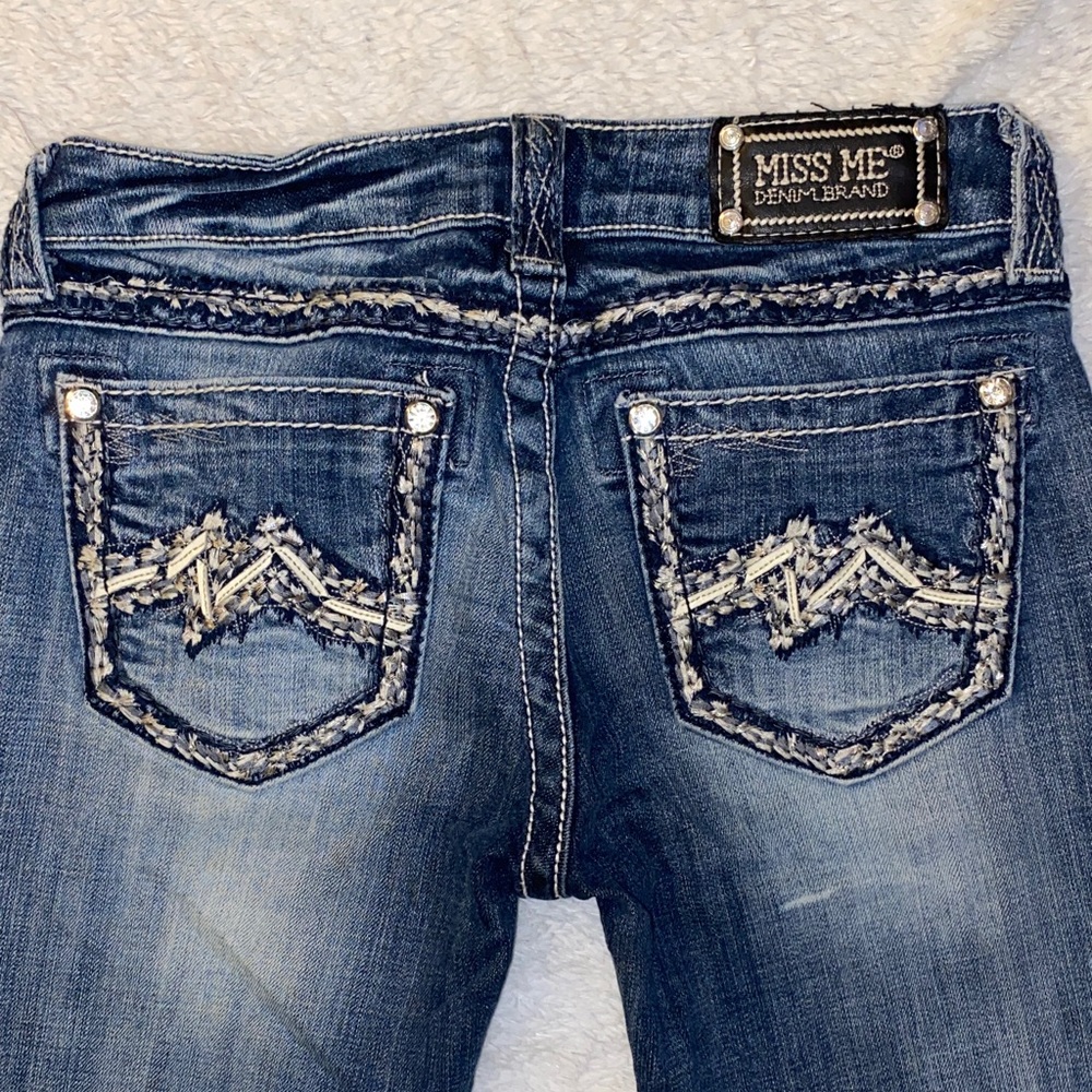 SZ 27 Miss Me Women's Dark Blue Boot Cut Jeans with Embroidered Back Pockets